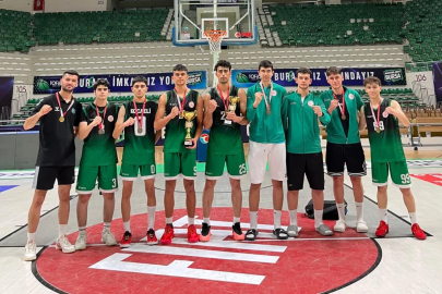 Çayırova’nın genç basketbolcuları Marmara bölge şampiyonu oldu