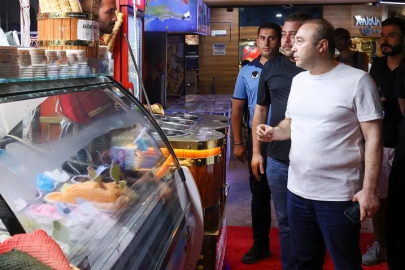 Antalya zabıtasından kaldırım işgallerine sıkı denetim
